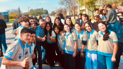 Zdero inauguró cuadras de pavimento en el 105 aniversario de Las Breñas