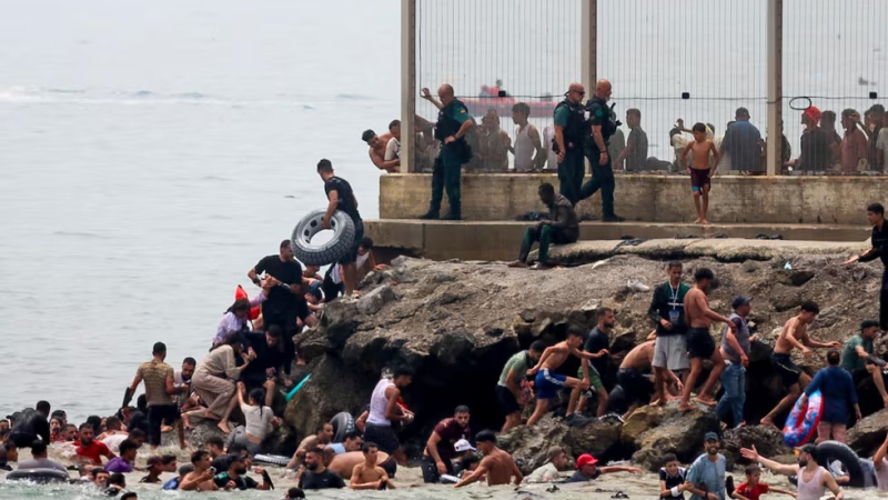 Al menos 57 muertos y 60.000 ingresos, marca una crisis migratoria de España
