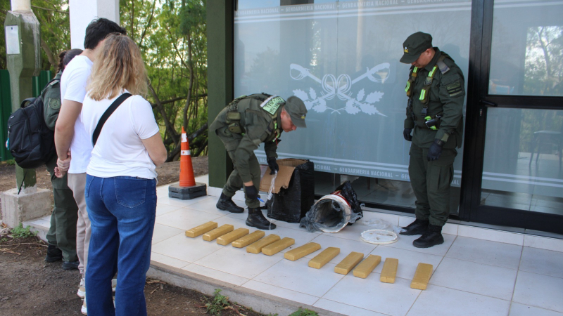 Traían marihuana de Misiones a Resistencia en latas de pintura y los detuvieron en el puente