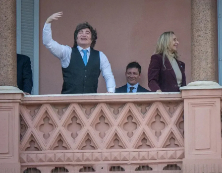05-MILEI-COLUMNA
