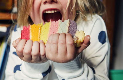 Consumir alimentos ultraprocesados altera el desarrollo cerebral en niños