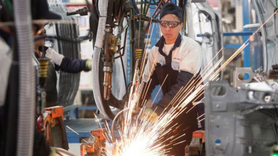En junio, la economía creció 0,8 % mensual y 2,7 % interanual
