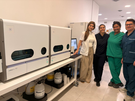 El Hospital Interdistrital Evita incorporó un moderno equipo para el análisis automatizado de orina (1)