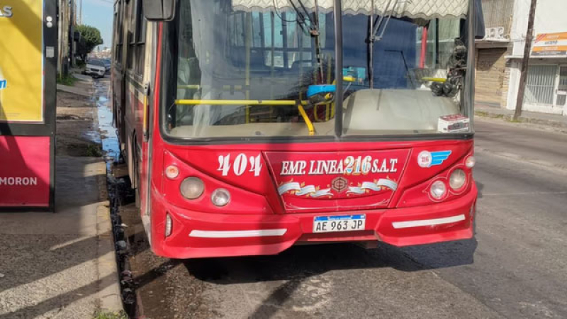 Robó un colectivo, se hizo pasar por el conductor y terminó detenido