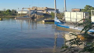 Sameep draga y refuerza la toma de agua de El Pintado para cuidar el servicio de agua potable en El Impenetrable