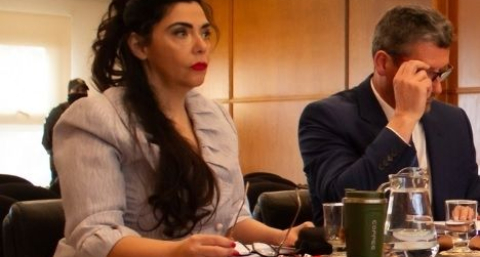 La jueza que había sido acusada de besar a un preso dispuso que los detenidos tengan más horas de recreo