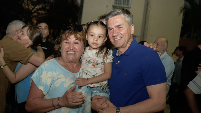 El Gobernador inauguró la obra de pavimentación en la avenida Caseros en Charata