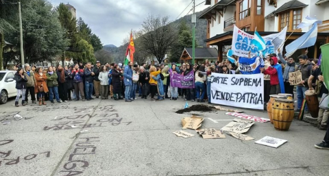 Escrache en San Martín de los Andes a los jueces de la Corte Suprema
