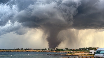 Un tornado causó destrozos y heridos en la costa del sur de Italia