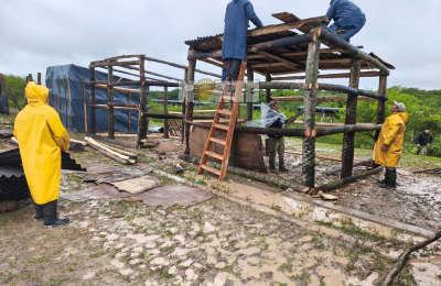 Algunas familias de Barranqueras ya están usando los refugios ante la crecida del Paraná
