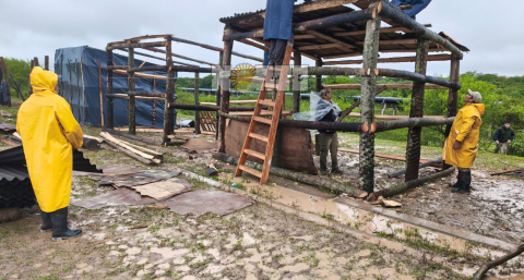 Algunas familias de Barranqueras ya están usando los refugios ante la crecida del Paraná
