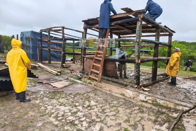 Algunas familias de Barranqueras ya están usando los refugios ante la crecida del Paraná