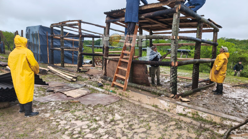 Algunas familias de Barranqueras ya están usando los refugios ante la crecida del Paraná