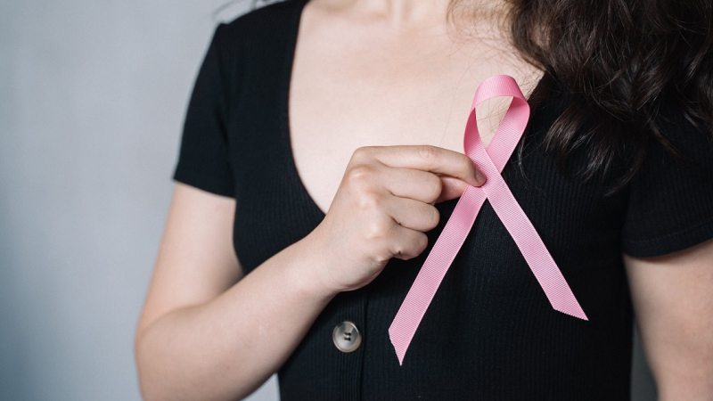 Nueva tendencia para afrontar el cáncer de mama con menos efectos adversos