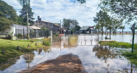 El agua ya cubre varias cuadras de los barrios más cercanos a la playa de Paso de la Patria