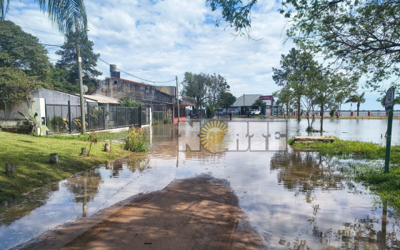El agua ya cubre varias cuadras de los barrios más cercanos a la playa de Paso de la Patria