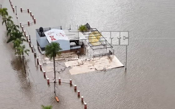 Muchas familias afectadas en Paso de la Patria reciben muestras de solidaridad 