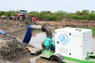 Con un mecanismo de derivación de agua, se mantiene el cerramiento del canal 16