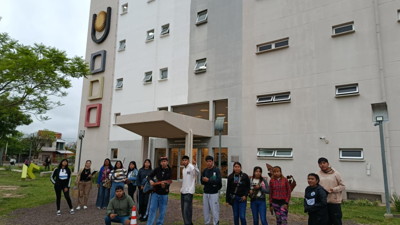 Alumnos de la escuela pública Bilingüe Intercultural Indígena visitaron Resistencia