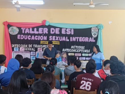 Lote 8 estudiantes secundarios participaron de una charla sobre salud sexual y prevención (2)
