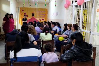 El centro de salud "El Pucú" promovió la concientización sobre el cáncer de mama en una escuela nocturna