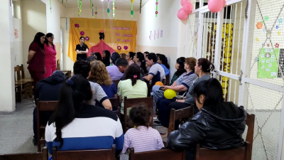 El centro de salud "El Pucú" promovió la concientización sobre el cáncer de mama en una escuela nocturna
