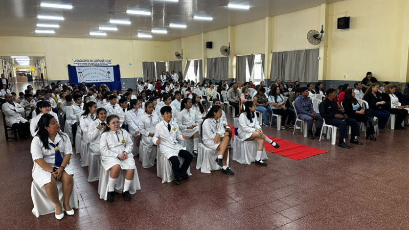 Entregan reconocimientos a los estudiantes que lograron destacarse con su proyecto a nivel nacional