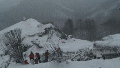 Al menos tres muertos y treinta desaparecidos por el alud que sepultó un hotel en Italia