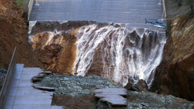 California: detienen descarga de agua en la represa de Oroville