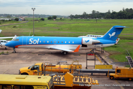 CRJ-200-LV-GIJ-ex-sol-en-Asunción.jpg
