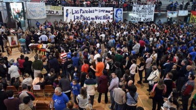 El Indio Solari cantó en el velatorio de Micaela a través de un llamado a sus padres