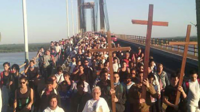 Cortan el puente Chaco Corrientes por el Viacrusis interprovincial