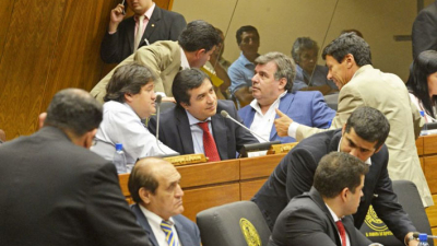 Paraguay: diputados admiten proyecto de enmienda constitucional y sigue la crisis