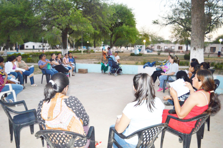 el sauzalito plaza-mujeres.jpg