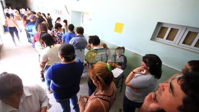 Cerraron con normalidad las elecciones a gobernador de Corrientes