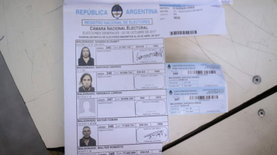El padrón de la mesa en la que debía votar Santiago Maldonado