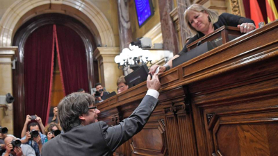 El parlamento de Cataluña declara la independencia