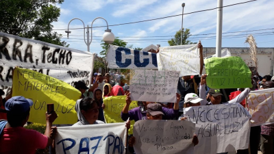 Una promesa que mantiene en alerta a las familias que acampan en el Parque Industrial