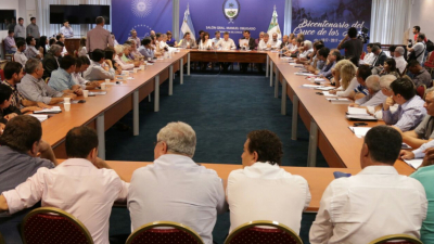 La provincia anticipó $150 millones a los municipios y propuso un acuerdo de responsabilidad fiscal