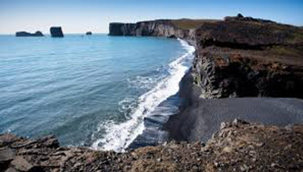 Playa-Reynisfjara,-Islandia.jpg