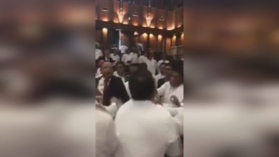 Varios heridos en el Parlamento ceilandés en pelea por debate sobre corrupción