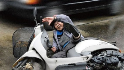 Una anciana japonesa causa furor en internet con sus selfies disparatadas