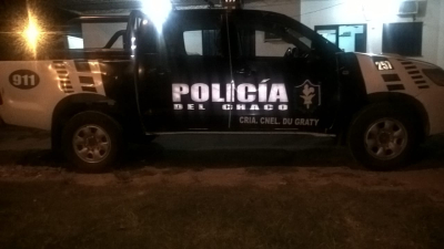 Policías fueron por un llamado telefónico y los recibieron a ladrillazos