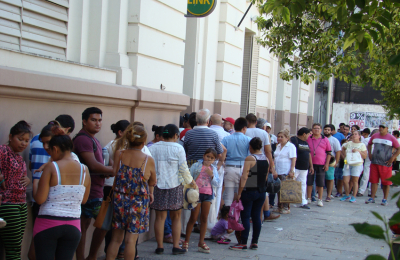 Fuerte impacto local: los cajeros automáticos colmados