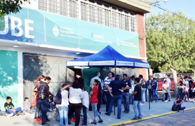 Entregan boleto gratuito a estudiantes secundarios, terciarios y universitarios