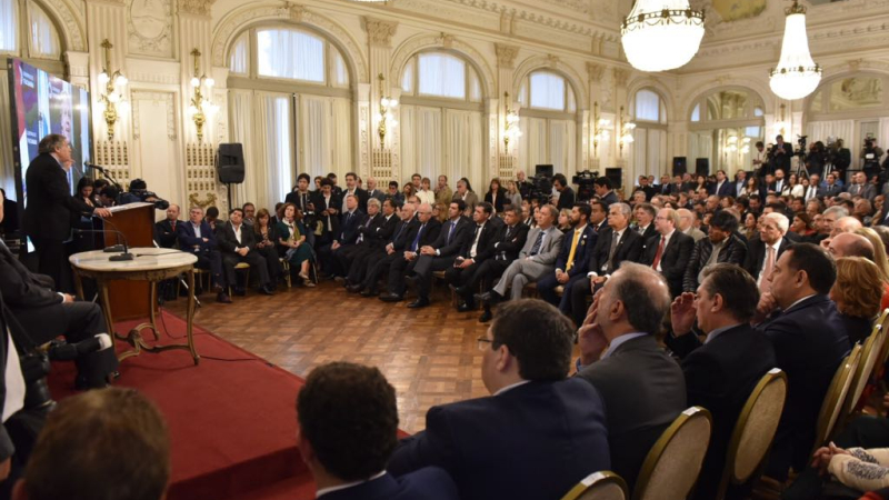 Los gobernadores apoyan a Macri pero ponen condiciones por el ajuste