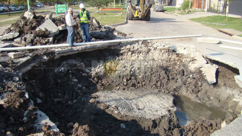 Facultad de Ingeniería de la UNNE investigará el socavón de la Piacentini