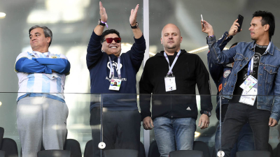 Maradona fue el centro de los aplausos en la previa de Argentina-Islandia