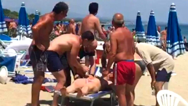 Milagro en la playa: logran revivir a una mujer que salió ahogada del mar