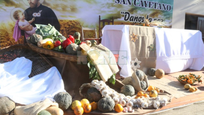 Gran convocatoria de fieles para celebrar el día de San Cayetano, el patrono del pan y del trabajo